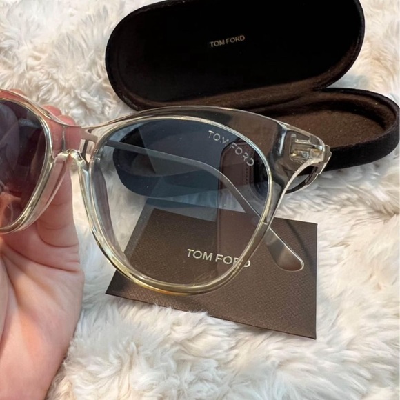Tom Ford Clear Blue Gradient Authentic
Sunglasses - Picture 6 of 9